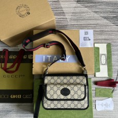 구찌 GUCCI 인터로킹 G 메신저 백